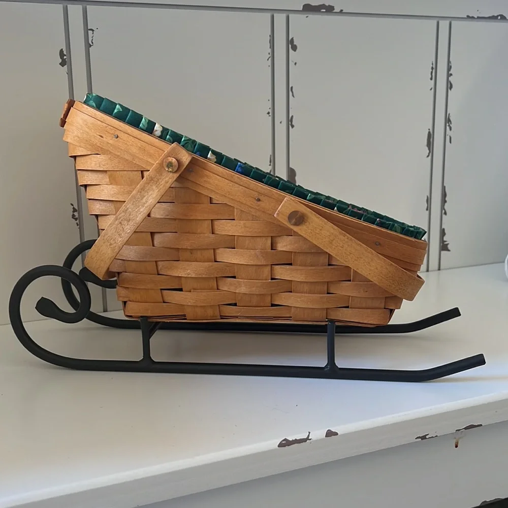 1996 Longaberger Medium /large vegetable basket with sleigh runner. Cottage core
